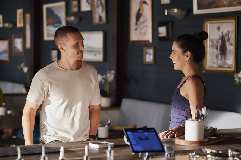 Logan Bennett και Mackenzie Booth στο Home and Away
