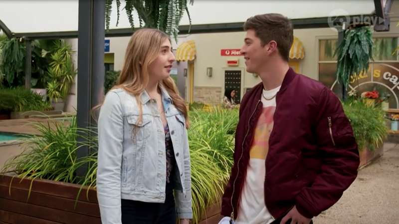 Kaimynai spoileriai, Mackenzie Hargreaves, Hendrixas Greysonas