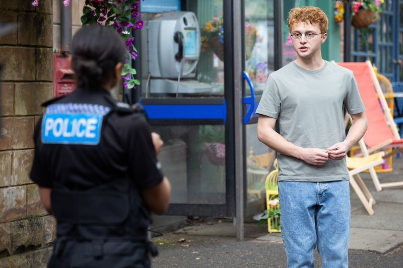 Timmy Simmons holder utkikk i Hollyoaks