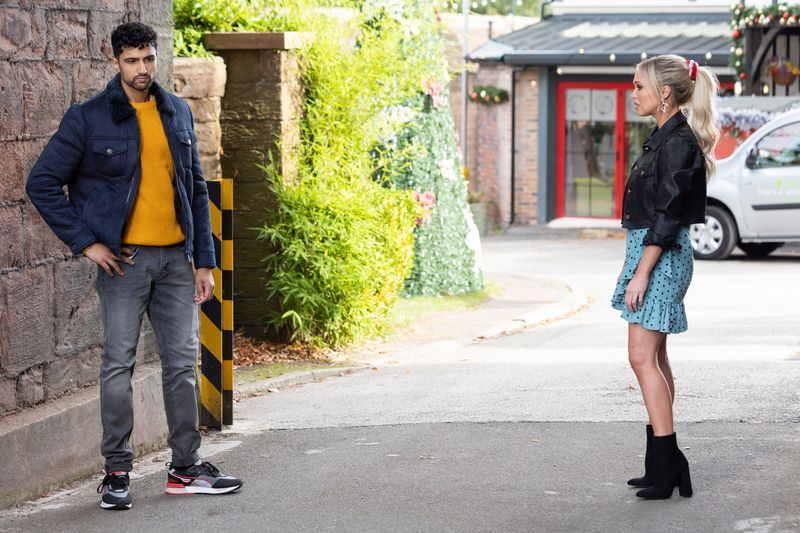 Theresa McQueen e Shaq em Hollyoaks