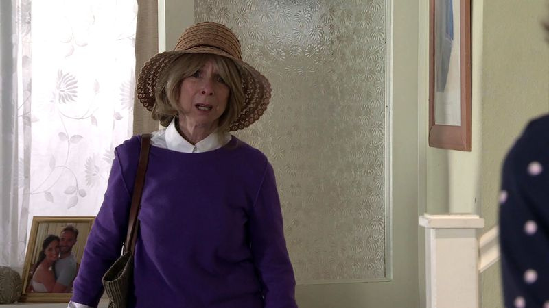 Gail on pauguga tagasi ja Audrey on teda nähes põnevil.