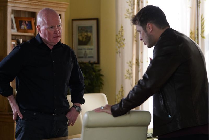 Ο Φιλ Μίτσελ μιλάει στον Μπεν Μίτσελ στο EastEnders