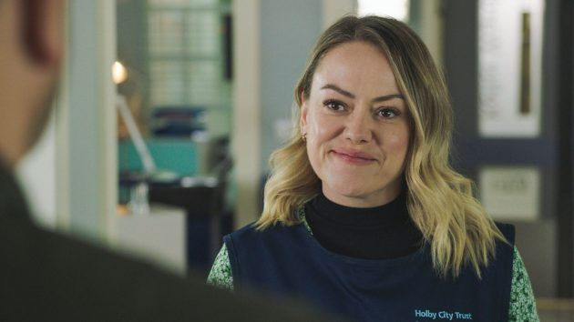 Πρόταση Holby Jodie Sacha