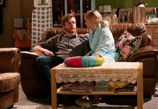 Spoilery Coronation Street: Emocjonalny Daniel Osbourne całuje Bethany!