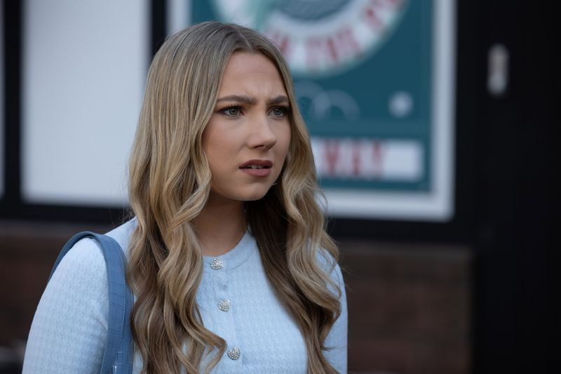 Peri Lomax v Hollyoaksu