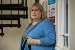 'Hollyoaks' -spoilerit: Sally St Claire hakattiin vankilassa!