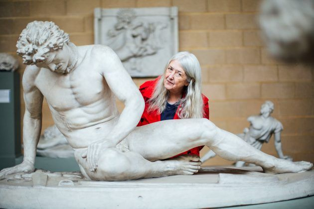 Mary Beard patsaan takana