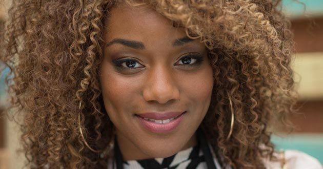 Rachel Adedeji speelt Lisa Loveday in Hollyoaks