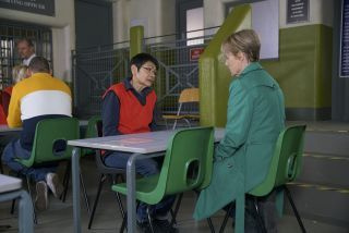 Spoilers pe Coronation Street: Suspecta Sally Metcalfe o vizitează pe Yasmeen
