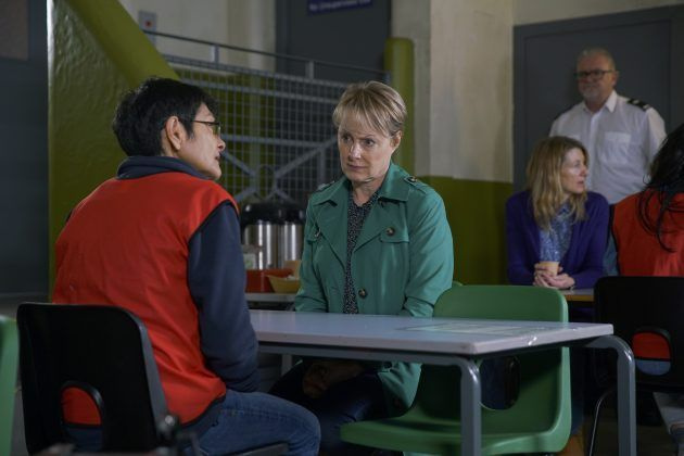 Spoilers pe Coronation Street: Suspecta Sally Metcalfe o vizitează pe Yasmeen
