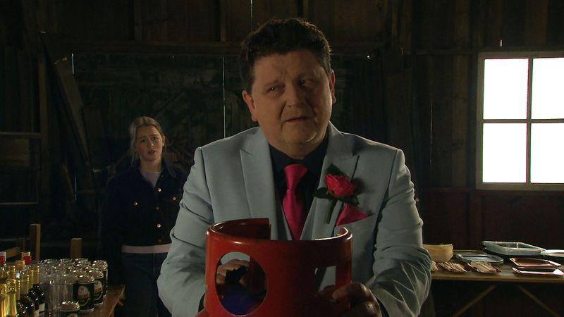 Liv konfrontuje się z Paulem w Emmerdale