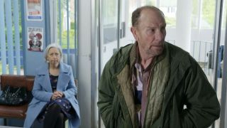 Spoilers de 'Médicos': Valerie Pitman é interrogada pela polícia