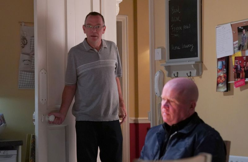 Tensiunile sunt mari înainte de furtul din EastEnders