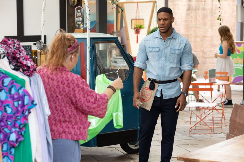 Zara Morgan și Nate Denby în Hollyoaks