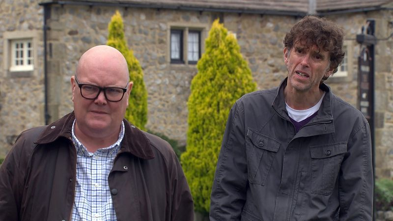 Paddy Kirk și Marlon Dingle în Emmerdale