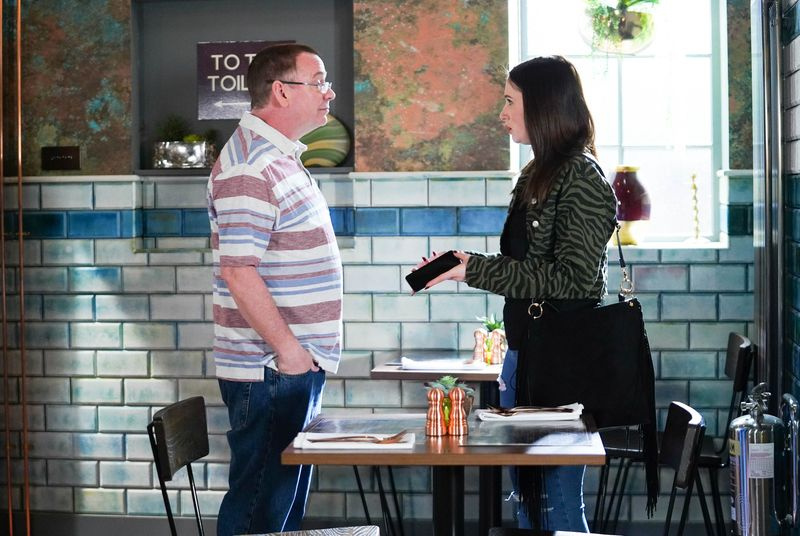 Dotty se confruntă cu Ian în EastEnders