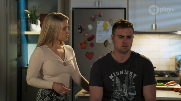 Vecinos, Roxy Willis, Kyle Canning