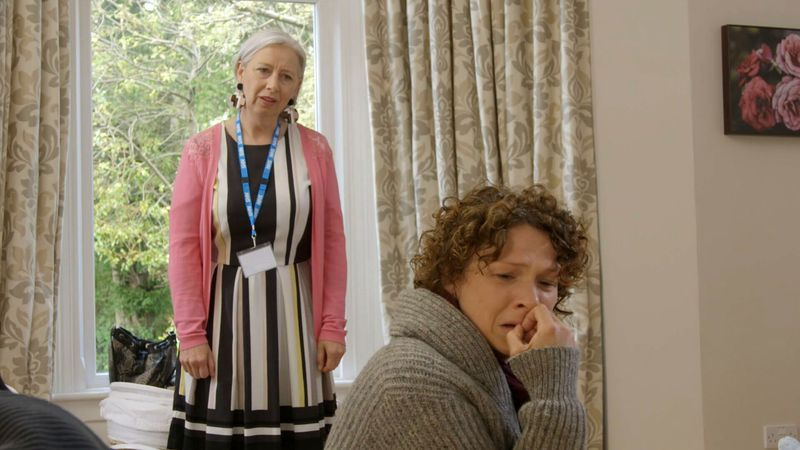 Gydytojai spoileriai, Valerie Pitman, Mira Hyde