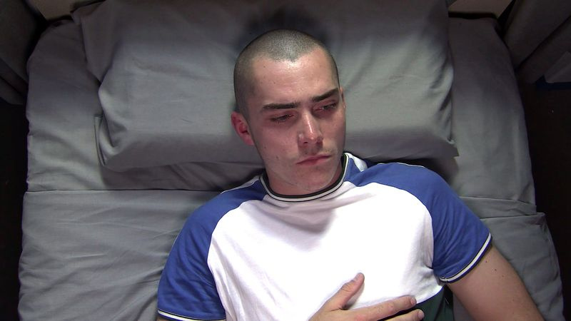 Corey se sam v svoji zaporniški celici spominja, kako je skrival dokaze o Sebu