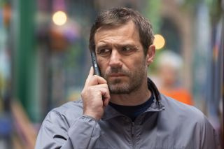 Spoilers de 'Hollyoaks': Warren Fox tenta fazer as coisas certas