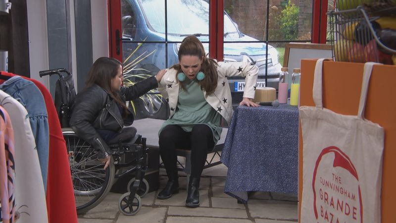 Spoilers de Hollyoaks: ALERTA DE BEBÊ! Liberty Savage entra em trabalho de parto!