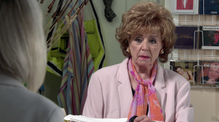 Coronation Street-spoilere: Rita Tanner blir møtt med et spøkelse fra fortiden hennes