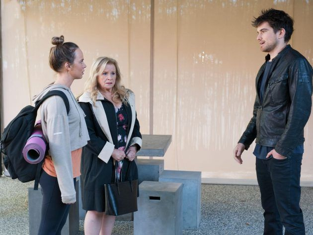 Naboer, Bea Nilsson, Sheila Canning, Nathan Packard
