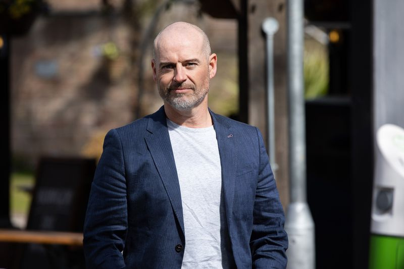 Fergus Collins veut faire payer Grace à Hollyoaks