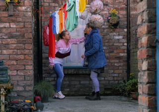 Spojlerji na Coronation Street: Gemma Winter je dosegla dno