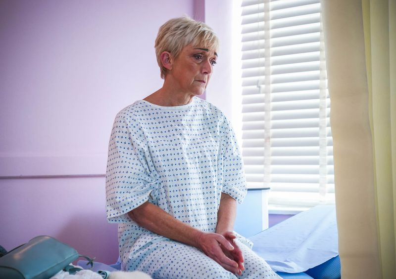 Jean crede că cancerul ei s-ar putea întoarce în EastEnders