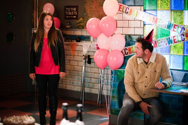 Stacey Slater a des nouvelles de Martin Fowler dans EastEnders