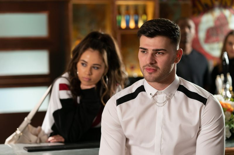 Cher prispe v Hollyoaks