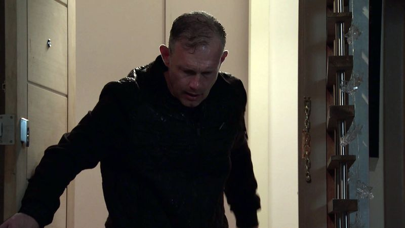 ニックはフラットで何に遭遇しましたか？