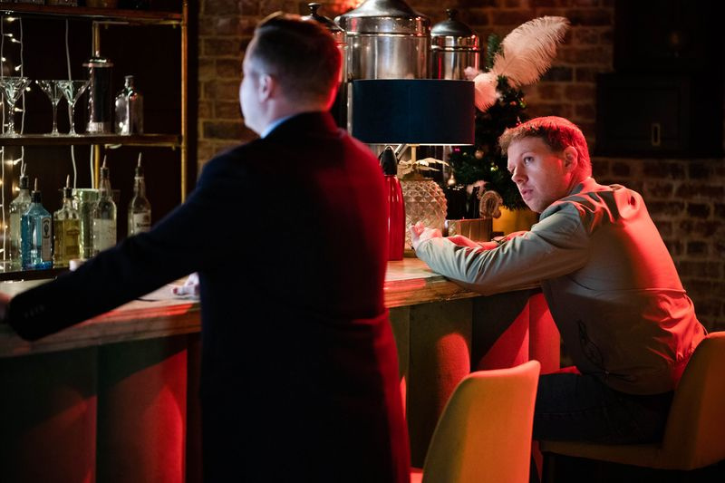 Aaron con Neil in EastEnders