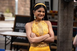 Spoilery „Hollyoaks”: Yazz Maalik umawia Shaqa na randkę