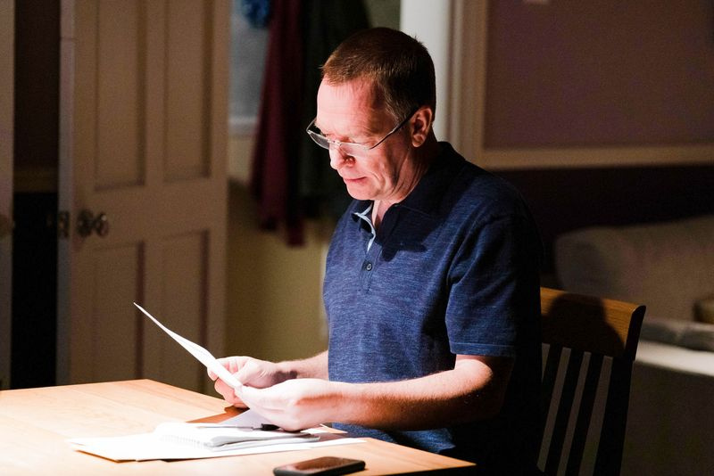 Ian unterschreibt das Testament in EastEnders