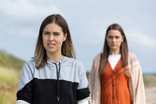 «Hollyoaks»-spoilere: Summer Ranger holder Sienna med våpen!