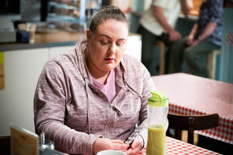 Bernadette Taylor se simte abătută în EastEnders