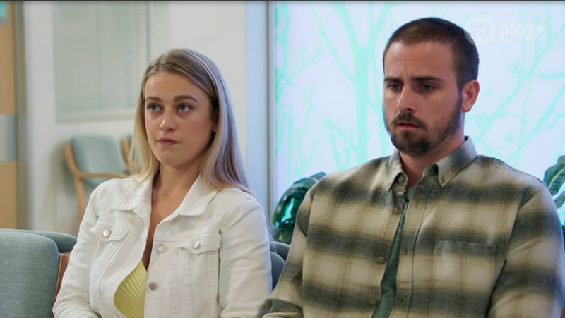 Naapurit spoilerit, Kyle Canning, Roxy Willis