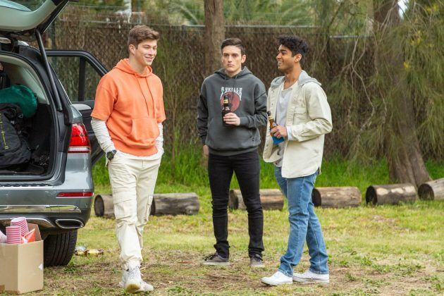 Naapurit, Hendrix Greyson, Ollie Sudekis, Jay Rebecchi