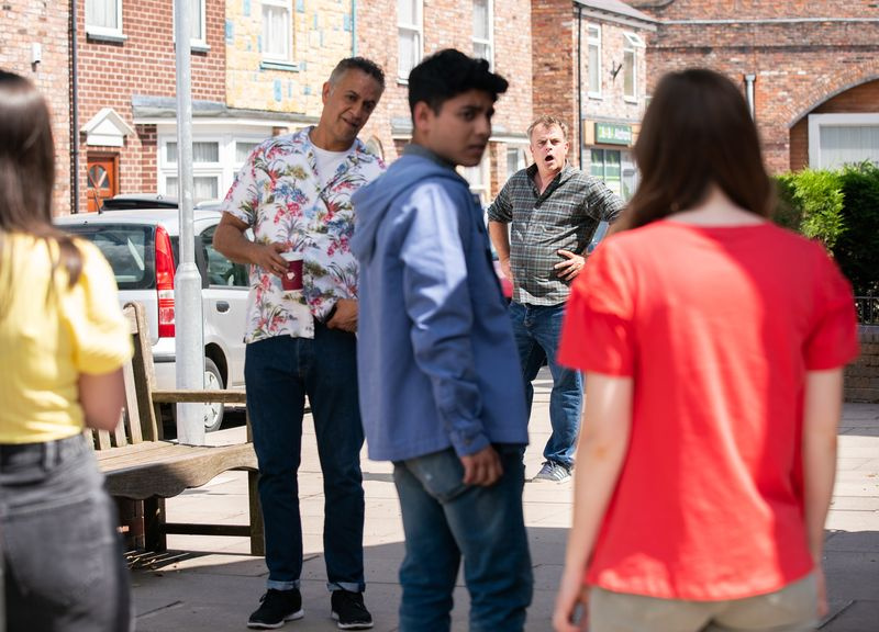 Steve McDonald está furioso com Dev.