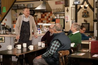 Spoilers de Coronation Street : Roy Cropper réalise que ses amis sont des dingbats !