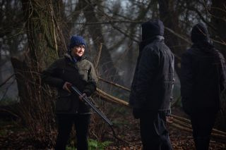 Emmerdale-spoilere! Kom deg vekk fra gutten min... Moira er tilbake - og hun har en pistol!