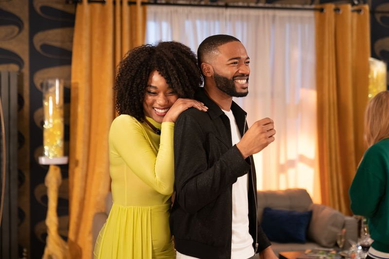 Lisa Loveday et Toby Faroe dans Hollyoaks