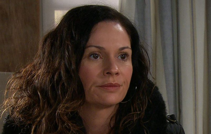 Chas Dingle je razburjen. Paddy ni