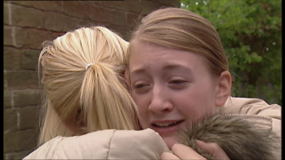 Hollyoaks spoilers FRIDAY FAVORITES revient en 2006 et Amy Barnes est enceinte