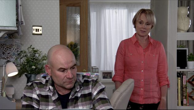 Spoilers pe Coronation Street: Tim Metcalfe l-a ales pe Geoff pe Sally?