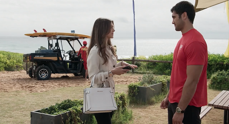 Spoileriai namuose ir išvykoje, Sienna Blake, Tane Parata