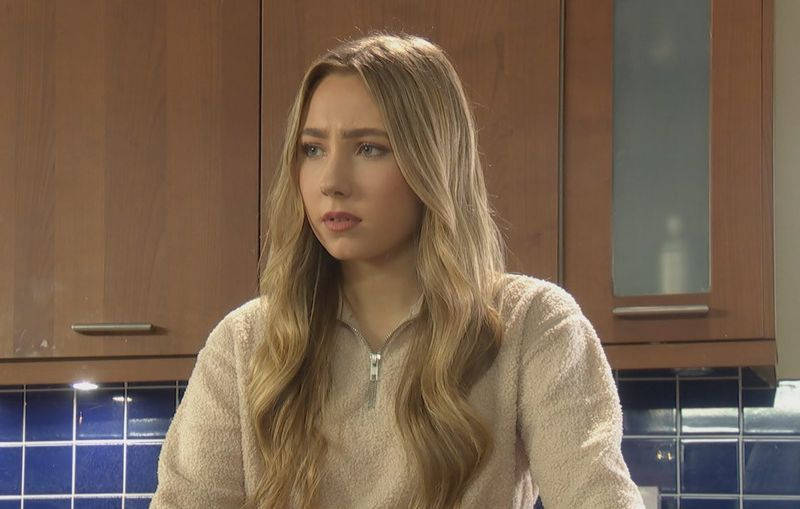 Peri Lomax Hollyoaksis