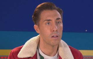 Spoilers Hollyoaks: Dezvăluire șoc! Scott Drinkwell îi spune lui Walter adevărul